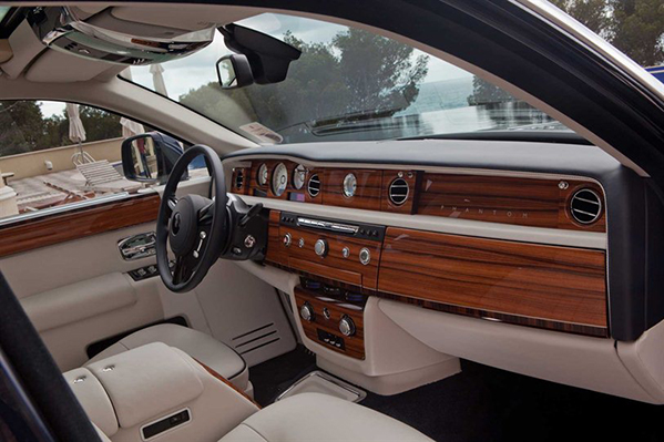 https://wcar.sets.lv/cars/Rolls-Royce/Phantom sedans/4a462fb4811e17b8e155f33eb0f6e7e7.jpg